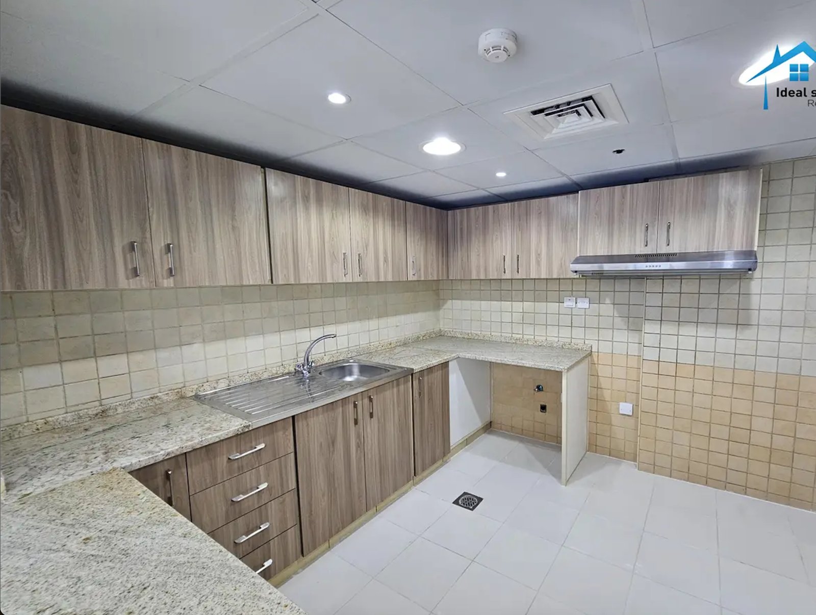 Fully-equipped kitchen